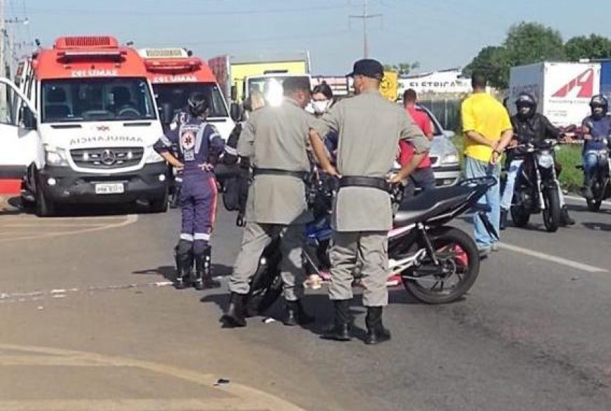 Samu e Bombeiros foram acionados para tentar socorrer o rapaz, mas ele já estava sem vida. (Foto: Reprodução/Redes Sociais)