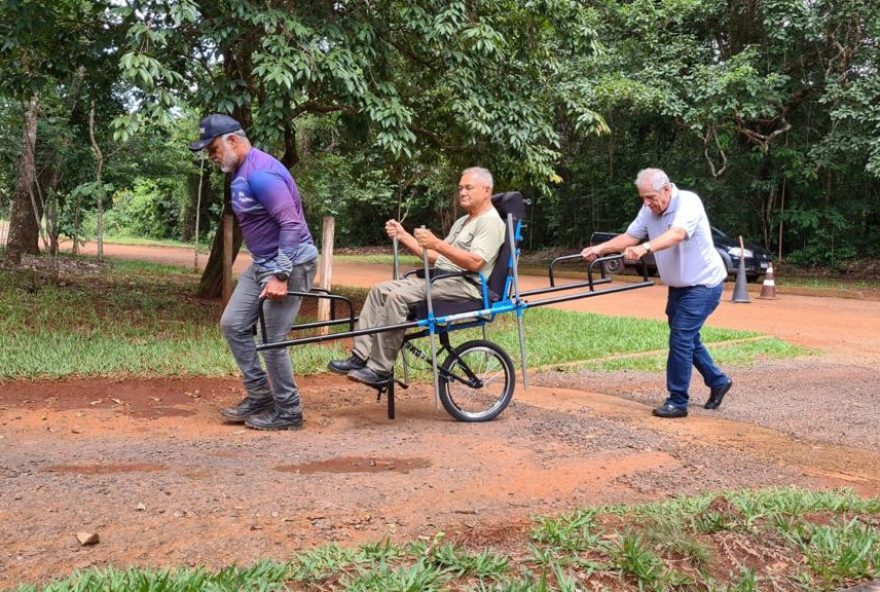 Cadeirantes podem visitar trilhas e caminhos do Peamp, de forma gratuita, com  cadeira adaptada 
(Foto: Semad)