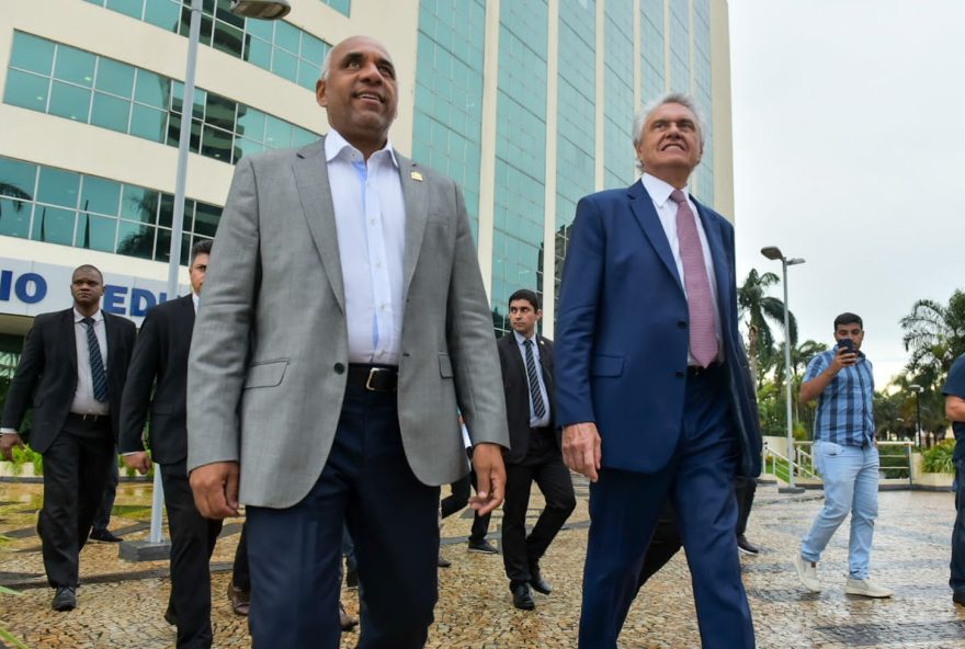 Ronaldo Caiado enaltece pareceria com Rogério Cruz para solucionar problema crônico do transporte coletivo da Região Metropolitana de Goiânia: ações resultaram na implantação de programas e projetos que modernizaram o sistema (Foto:Secom)