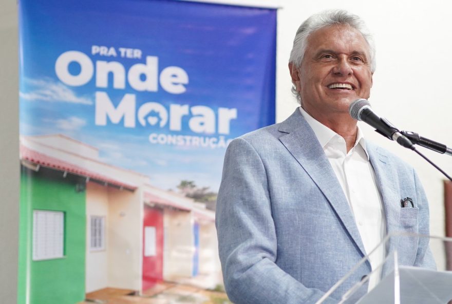 Caiado assina edital de abertura de inscrições para casas a custo zero para famílias vulneráveis de 30 municípios 
(Foto: André Saddi)