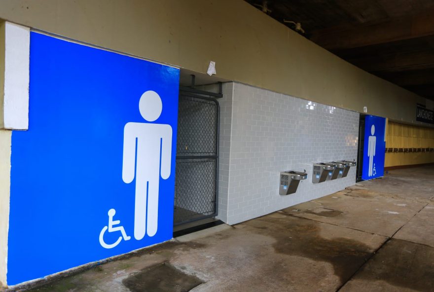 Novos banheiros do Estádio Serra Dourada garantem conforto e acessibilidade a torcedores (Foto:Wesley Costa)