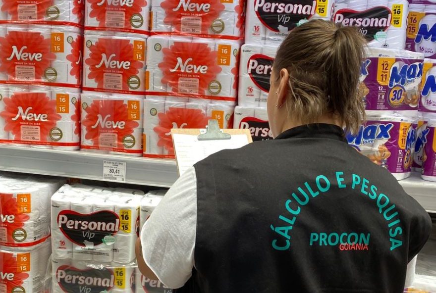 Pesquisa do Procon Goiânia realizada em 11 supermercados da capital registra variação de preços de até 423,08% em produtos de higiene pessoal e limpeza (Fotos: Procon)