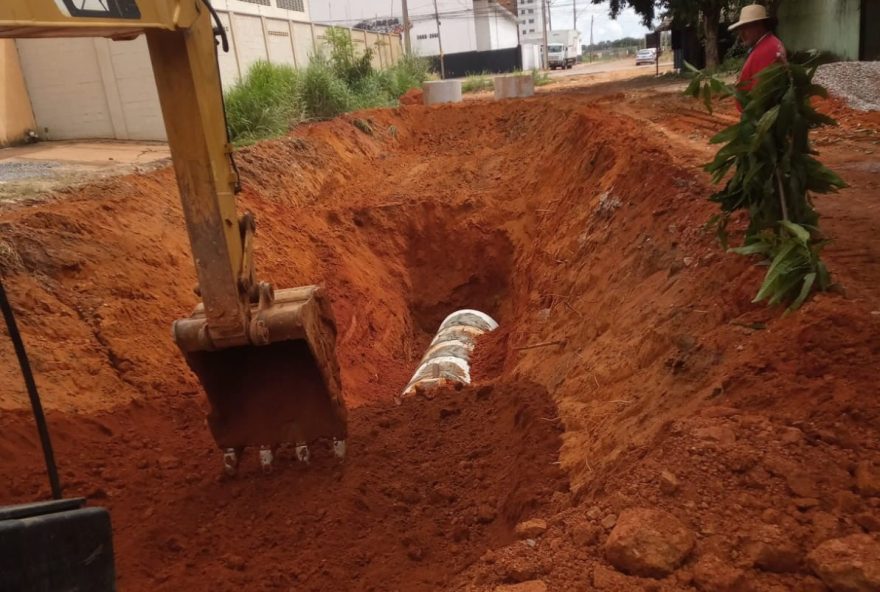 Prefeitura de Goiânia, por meio da Secretaria Municipal de Infraestrutura Urbana (Seinfra), executa obras de drenagem pluvial e pavimentação asfáltica