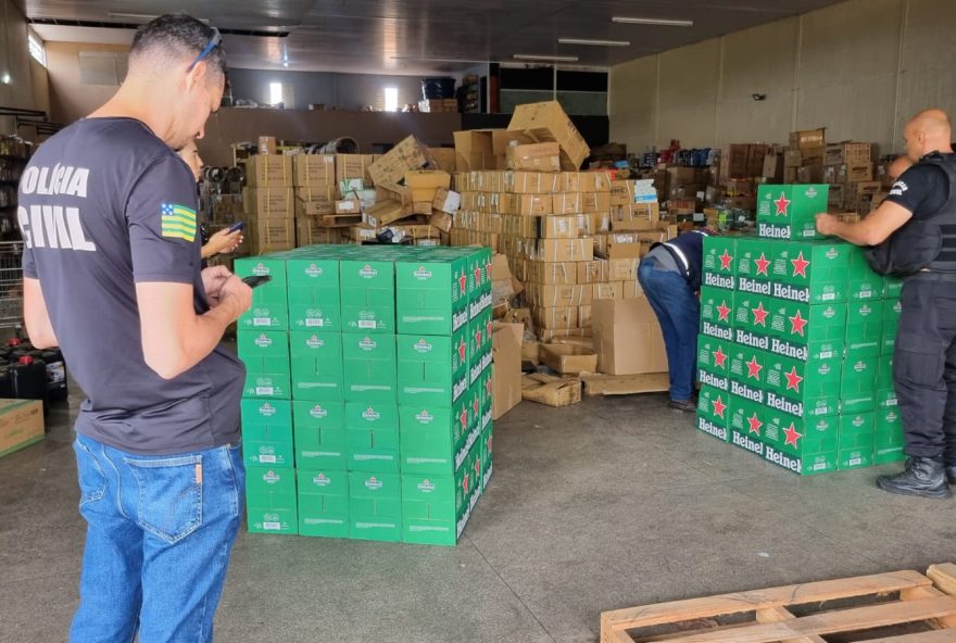 No Dia do Consumidor, Procon Goiás apreende quase uma tonelada e meia de cerveja vencida (Divulgação/Procon)