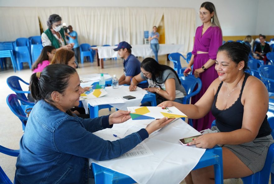 Famílias beneficiadas em evento de entrega de escrituras em Turvelândia, em janeiro (Fotos: Octacilio Queiroz)