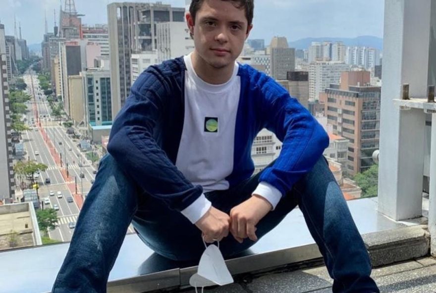 Jovem goiano com Síndrome de Down viraliza e chega a quase 400 mil visualizações no Tik Tok