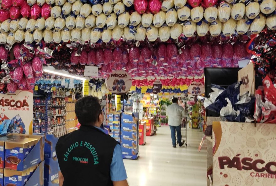 Procon Goiânia identifica variação de até 52% nos preços de produtos para a Páscoa, em pesquisa realizada em oito supermercados da capital: orientação é que consumidor compare preços praticados por diferentes estabelecimentos