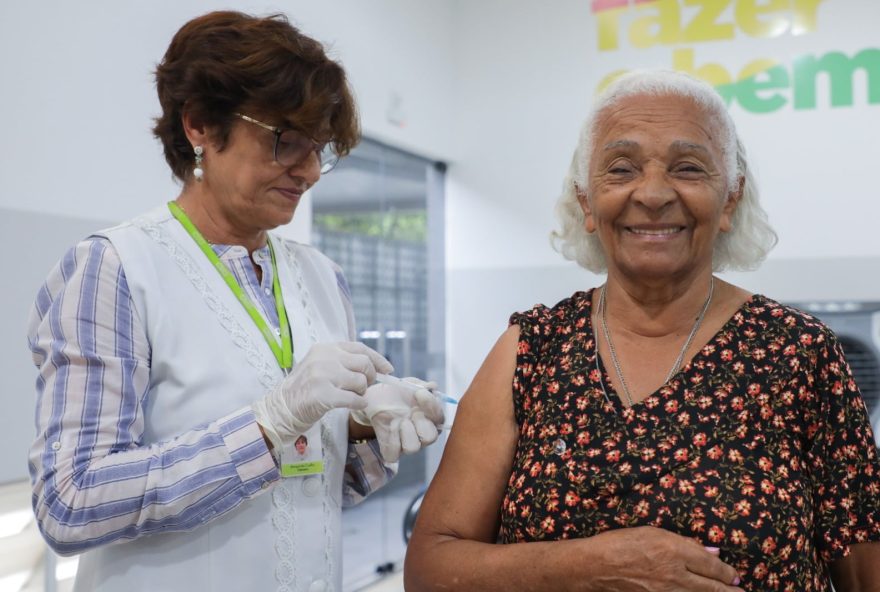 “Tomar vacina significa saúde, vida”, afirma Anita Pereira da Silva, de 87 anos, moradora da Vila Vida
(Foto: Thomas Toledo)