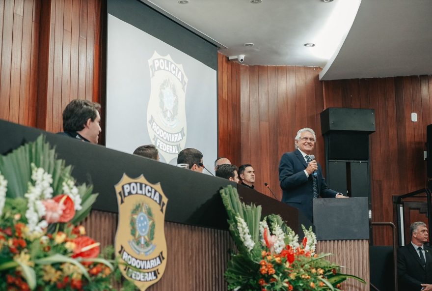 Governador Ronaldo Caiado prestigia posse de novo superintendente da PRF; instituição colabora com o Estado na atuação em segurança pública
(Foto: Hegon Corrêa)