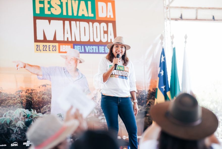 Primeira-dama Gracinha Caiado na abertura 1º Festival da Mandioca de Bela Vista de Goiás
(Foto: Hegon)