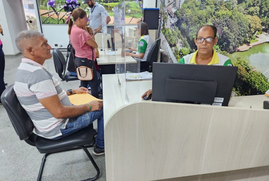 Prefeitura de Goiânia oferece 1.450 vagas de emprego nesta segunda-feira (28/8), com oportunidades para ajudante de carga e descarga de mercadoria, atendente de telemarketing, auxiliar de linha de produção, auxiliar operacional de logística, carpinteiro, entre outras. 
( Foto: Secom)