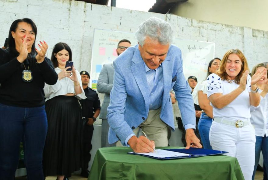 Ronaldo Caiado em visita a estabelecimentos de ensino: “Vamos focar sobre a paz, a tranquilidade e não vamos admitir essa cultura de ódio”
(Foto: Hegon Corrêa e Wesley Costa)