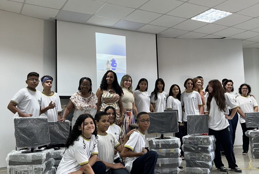 Estudantes coletaram quase três toneladas de eletrônicos sem uso e receberam 110 computadores recondicionados para uso em escolas da rede estadual de ensino
(Foto:Secti