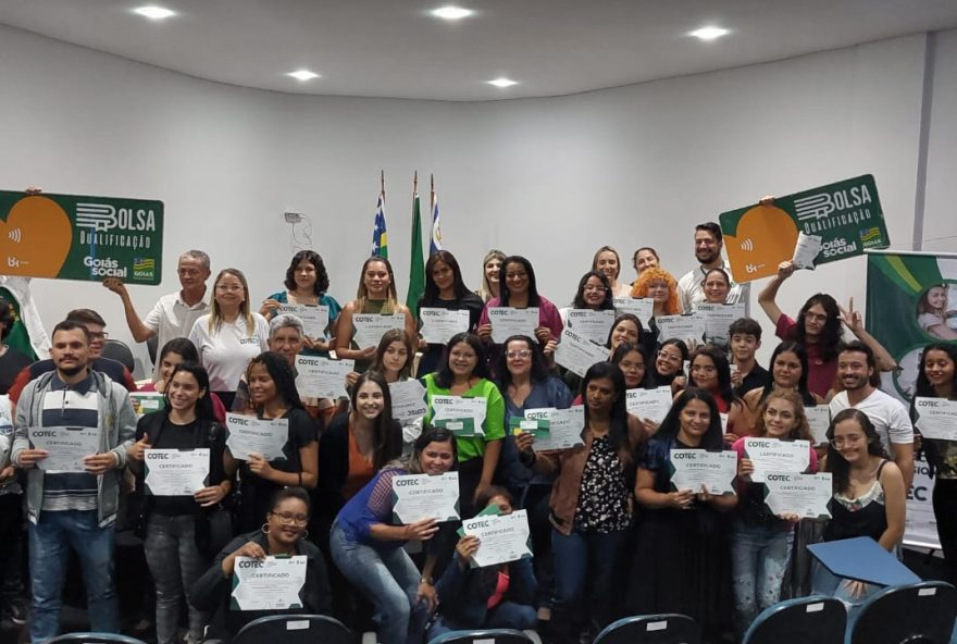 Governo de Goiás entrega certificados a formandos dos Colégios Tecnológicos