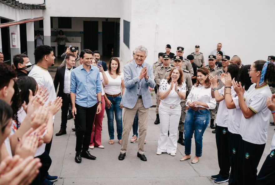 Governador Ronaldo Caiado visita escolas e garante aos estudantes atenção à segurança 
(Foto:Secom)