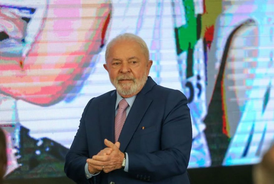 Lula está em viagem a Portugal e participou, nesta segunda-feira, do Fórum Empresarial Portugal-Brasi
(Foto: Agência Brasil)