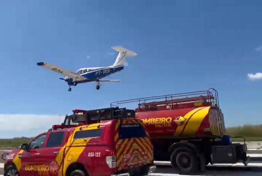 Bombeiros prestaram assistência durante pouso. (Foto: Divulgação/Corpo de Bombeiros)