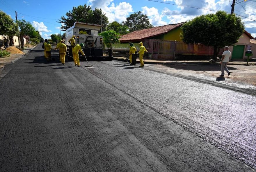 Programa Goiás em Movimento leva obra de conservação asfáltica, drenagem e sinalização da malha viária urbana, proporcionando mais conforto e segurança