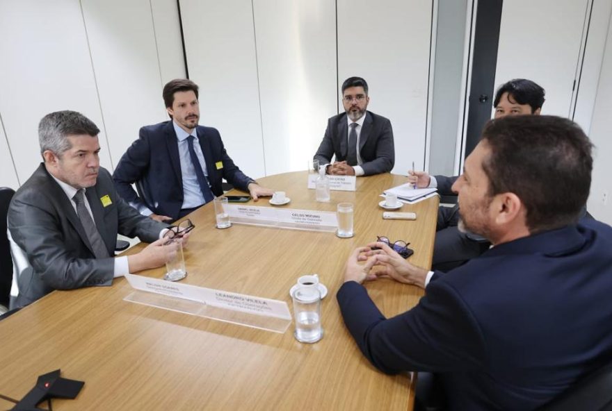 O presidente daquela autarquia, Waldir Soares, acompanhou o vice-governador à Esplanada dos Ministérios.
(Foto: Reprodução)