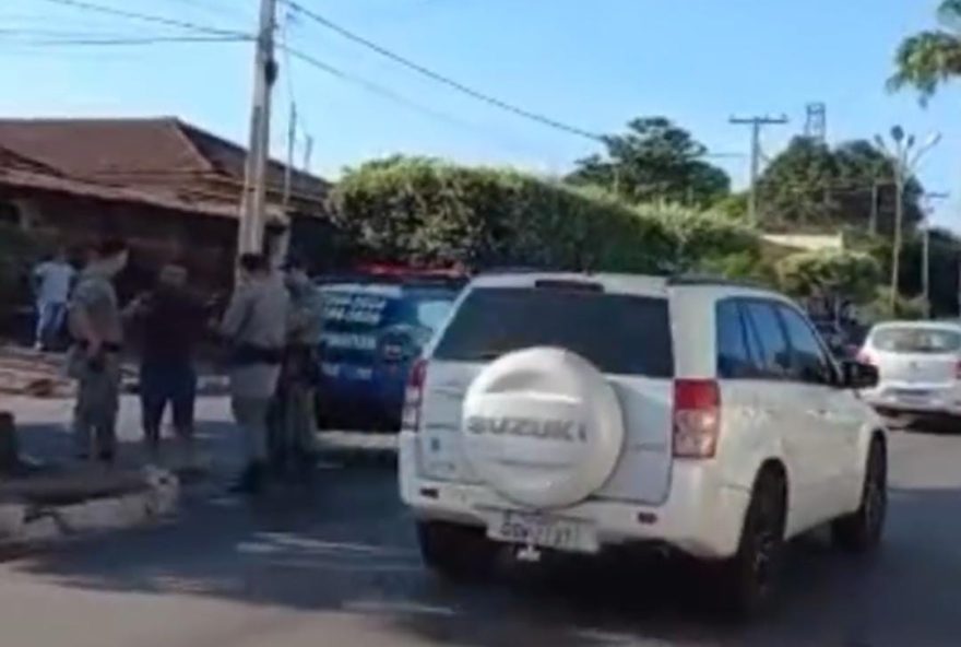 Assaltantes são procurados pela polícia. (Foto: Reprodução/Redes sociais)