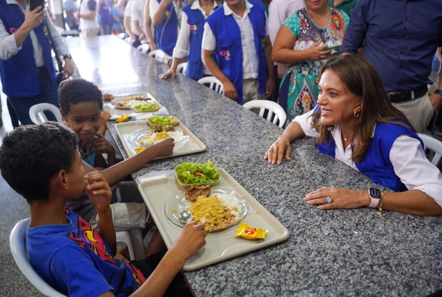 Primeira-dama Gracinha Caiado durante inauguração do Restaurante do Bem, em Santo Antônio do Descoberto.
(Foto: Junior Guimarães)