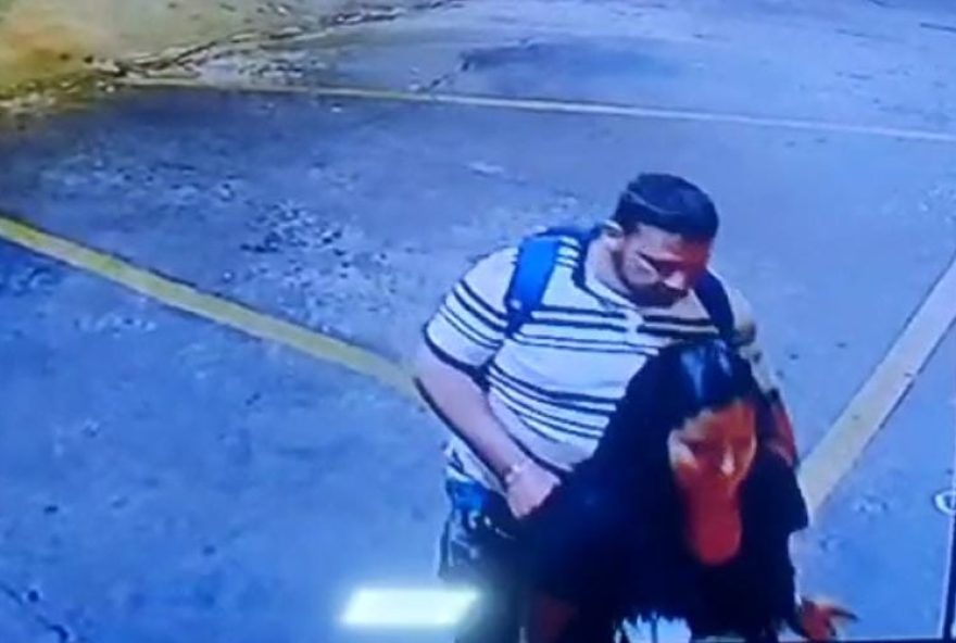 Homem é preso após fazer mulher de refém e bater carro durante fuga, em Goiânia