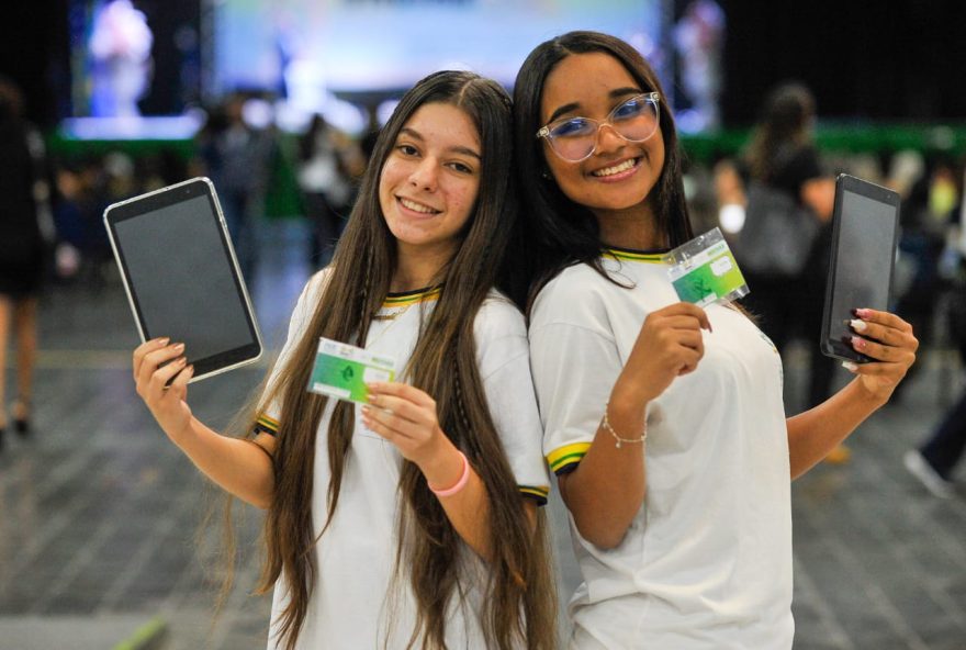 Ronaldo Caiado destaca importância da inclusão digital em evento de entrega de chips e tablets em Caldas Novas
(Foto: Lucas Diener)