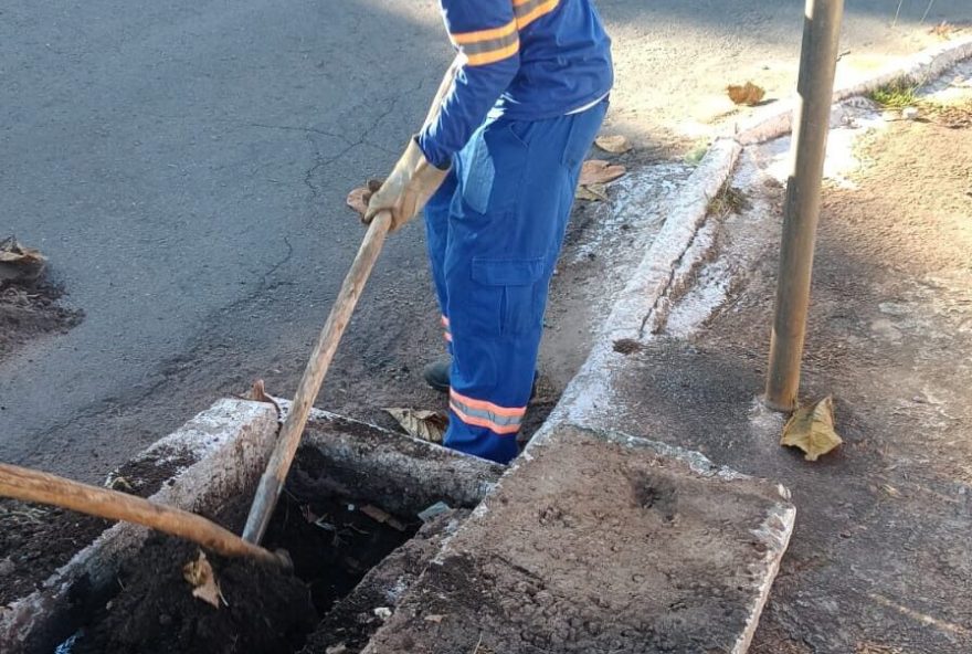 Ao todo, Prefeitura retirou 317 toneladas de resíduos do sistema de captação;  equipes fizeram 685 vistorias e desobstruíram 5.963 metros de ramais
(Foto: Seinfra)