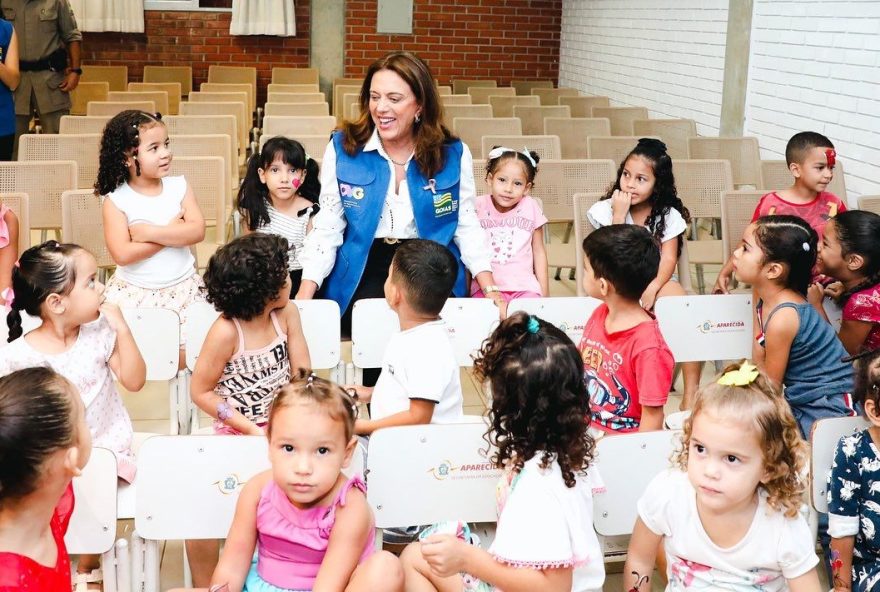 Gracinha Caiado recebe doação de sete mil cestas de alimentos não perecíveis arrecadados pela SGPA e Workshow, durante a 76ª Exposição Agropecuária de Goiás
(Foto: Aline Cabral)