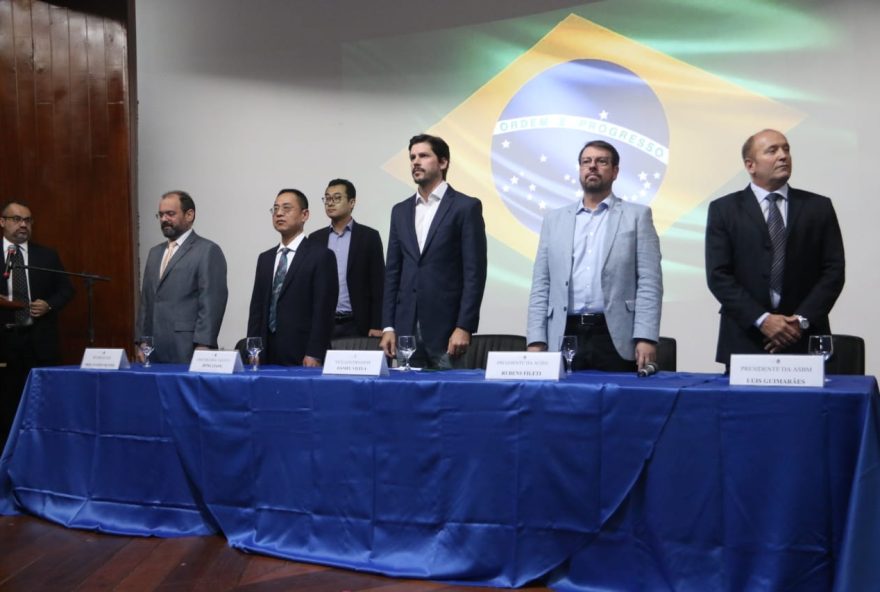 Daniel Vilela em reunião com empresários chineses e dirigentes classistas do estado.
(Foto: Vice-Governadoria)