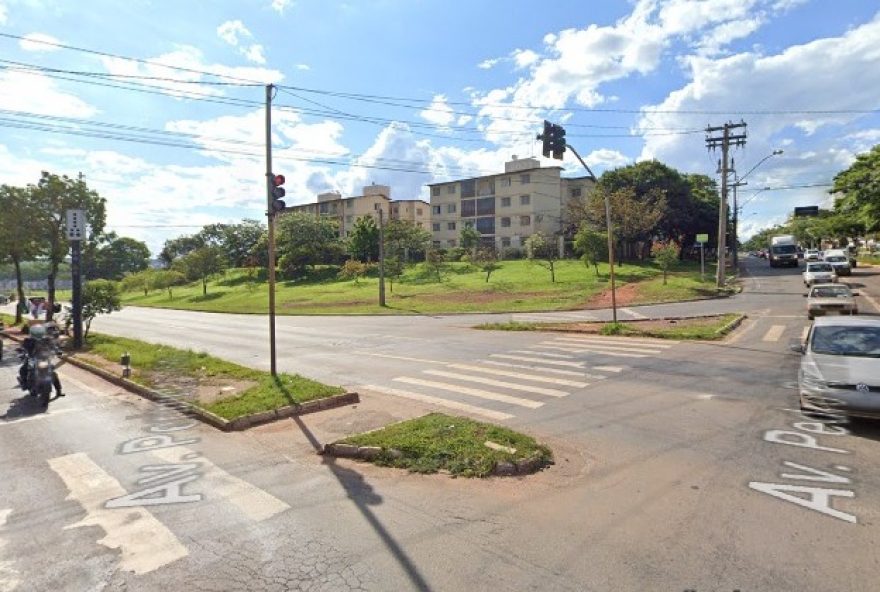 Conversão à esquerda passa a ser proibida com alterações no fluxo de veículos. (Foto: Reproduçãotreet View)