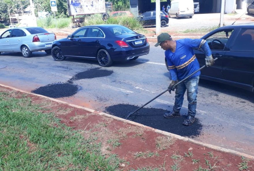 Balanço da Secretaria Municipal de Infraestrutura Urbana (Seinfra) mostra que, entre os bairros com maior número de ocorrências estão os que concentram os principais corredores, onde o tráfego de veículos é mais intenso, como os setores Central, Campinas e Jardim América: serviços são solicitados pelos usuários pelo telefone de Serviço de Atendimento ao Cidadão (SAC), 62-3524-8363, e pelo aplicativo Prefeitura 24 Horas

(Foto: Seinfra)