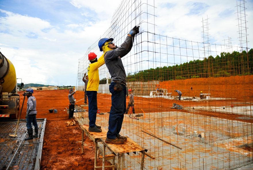 Operários trabalham em obras de casas a custo zero: 6 mil moradias já estão garantidas em 130 municípios
(Foto: Octacílio Queiroz)