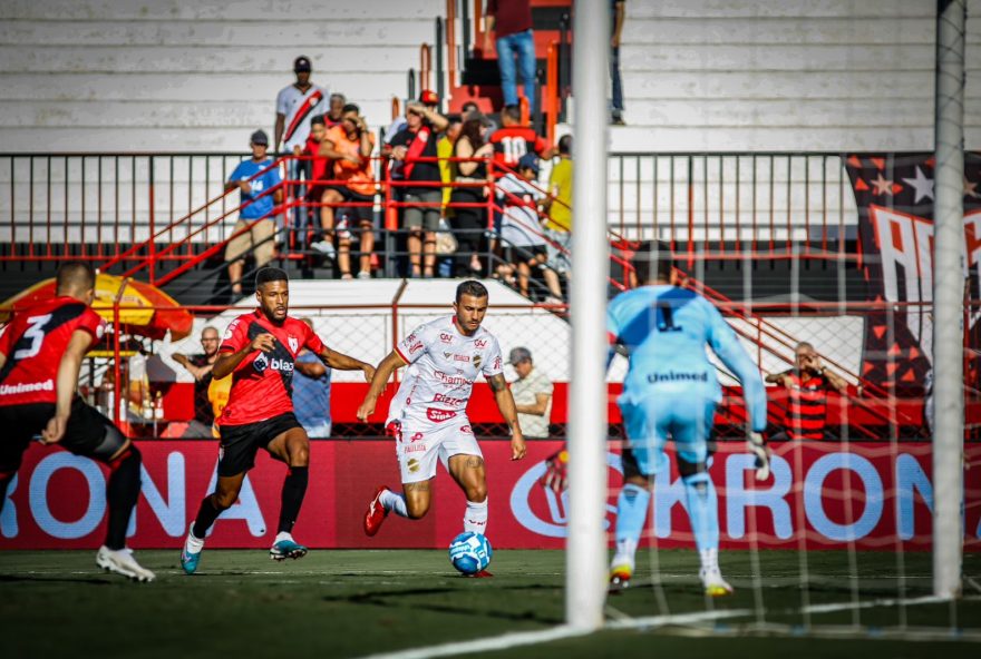 Brasileirão: Atlético-GO e Vila Nova empatam clássico; outros goianos vencem