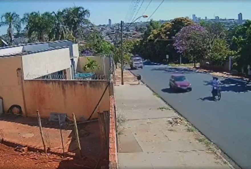 No momento do crime, jovem subia a baixada da Avenida Voluntários da Pátria. (Foto: Reprodução/TV Anhanguera)