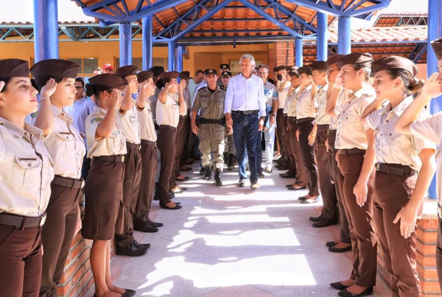 Governador Ronaldo Caiado sobre os Colégios Estaduais da Polícia Militar de Goiás: “Sabemos o quanto o colégio militar tem trazido resultados no Ideb e na boa formação”
(Foto: Secom)