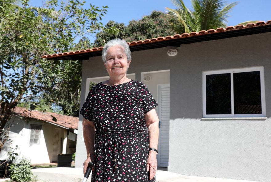 “Olha como as nossas casas vão ficar lindas! Sou só gratidão ao nosso governador por nos cuidar com tanto afeto”, comemora Loida Borges, 77 anos, moradora do Centro de Idosos
(Fotos: Aline Cabral)