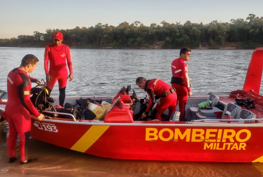 Homem está desaparecido após acidente com duas embarcações na Praia do Cavalo