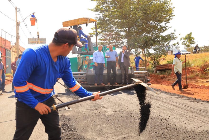 Prefeito Rogério Cruz acompanha obras realizadas no Parque Oeste Industrial, Bairro Goiá, Chácaras Recreio São João, Shangry-la e Jardim Guanabara, nesta terça-feira ,18.
(Fotos: Jackson Rodrigues)