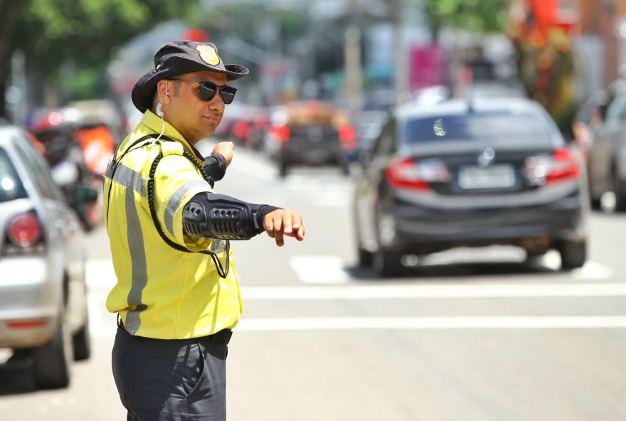 Mudanças no trânsito nas Avenidas C-4 com C-205, no Jardim América, passam a valer nesta sexta-feira (28/07): objetivo é desafogar o trânsito e facilitar a fluidez de veículos e pedestres
(Foto: SMM)