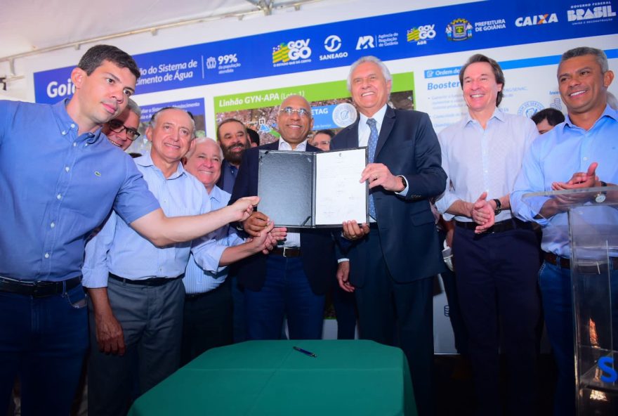 Prefeito Rogério e governador Ronaldo Caiado visitam obras da Saneago e assinam ordem de serviço para ampliação do abastecimento da Capital: “Parcerias que trazem benefícios para o cidadão”
(Fotos: Jucimar de Souza)