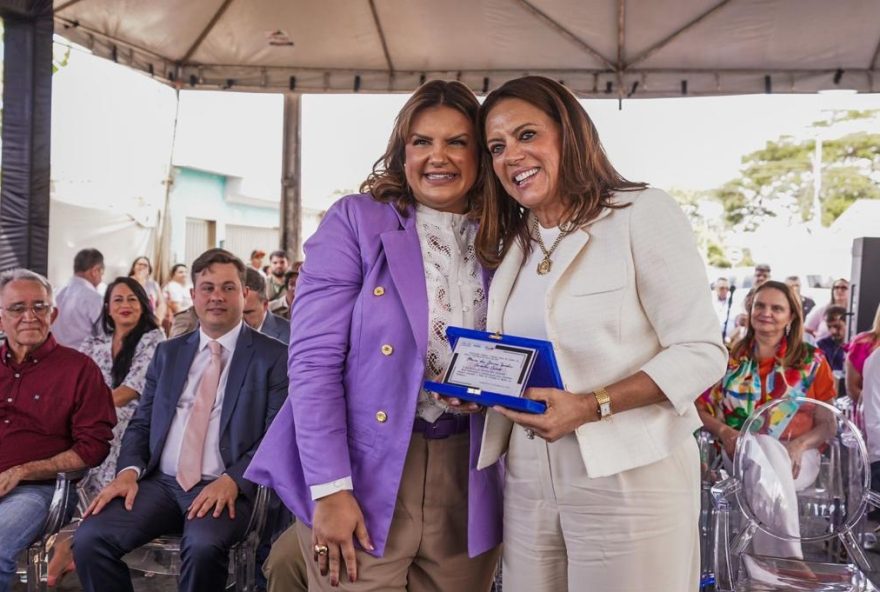 Reconhecimento: Gracinha Caiado recebe título de cidadania em Itumbiara, no Sul do estado
(Foto: Reprodução/ Hegon Corrêa)