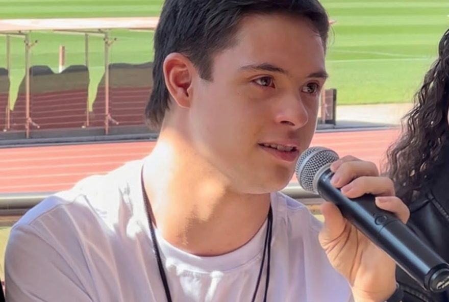 Influenciador goiano e palestrante no evento nacional da  Downlândia
(Foto: Reprodução )