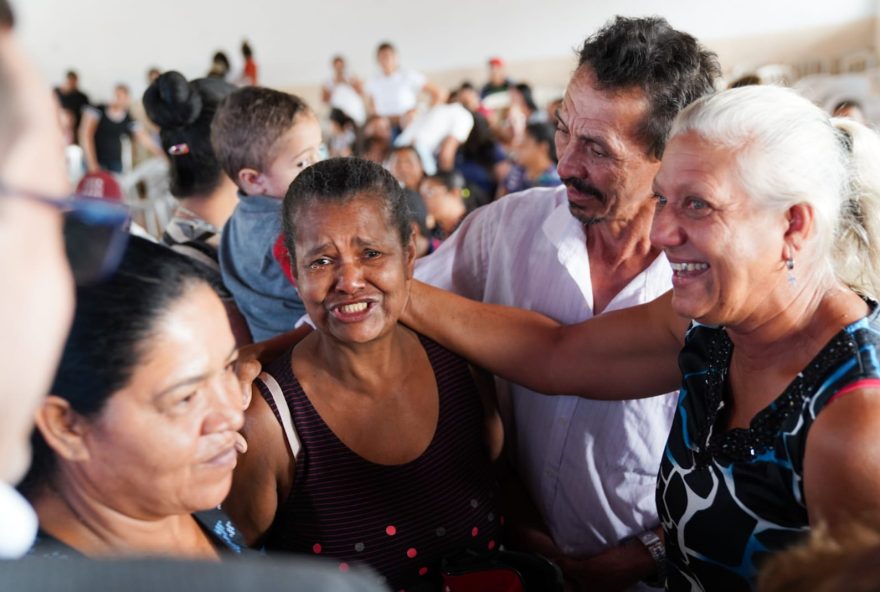 O casal Vera Lúcia e Reginaldo, sorteado em Damolândia: “Agora tem um canto para gente ver a vida melhorar”
(Foto: Reprodução/ Octacílio Queiroz)