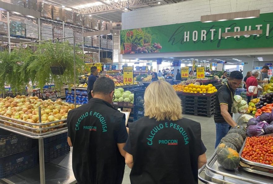 Pesquisa realizada de 16 a 18 de agosto avaliou itens como tomate saladete, feijão, café e pão francês
(Fotos: Procon Goiânia)