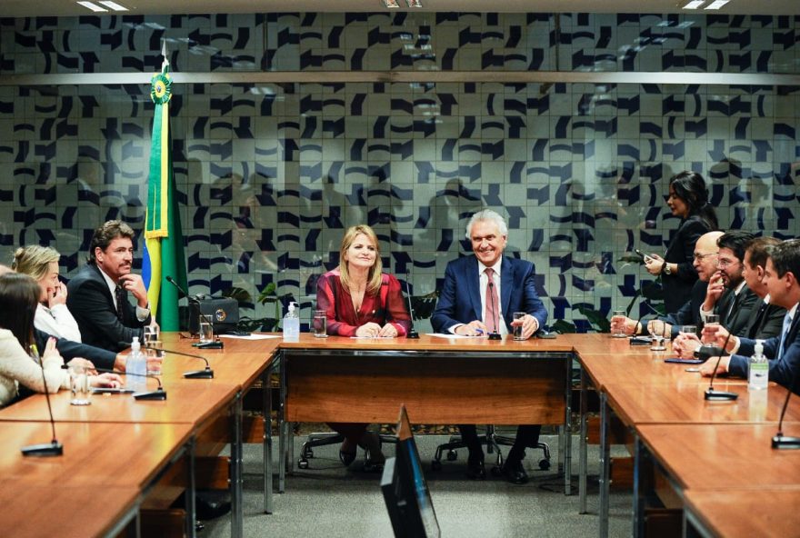 Caiado em encontro com parlamentares: “Dependemos das emendas de bancada, principalmente na nossa área de saúde, que nós expandimos muito”
(Foto: Reprodução/ Lucas Diener)