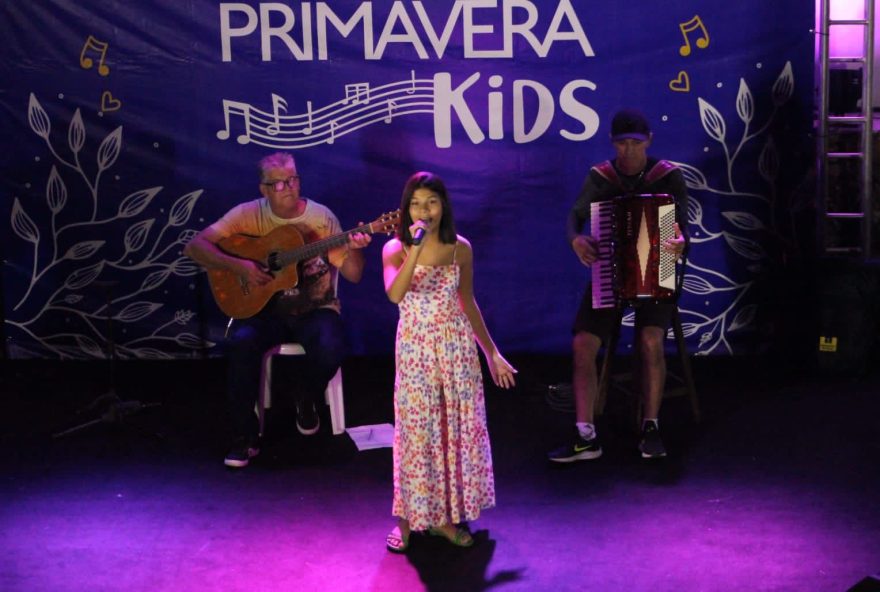 Talentos goianos se preparam para subir ao palco do Canto Kids
(Foto: Secult)