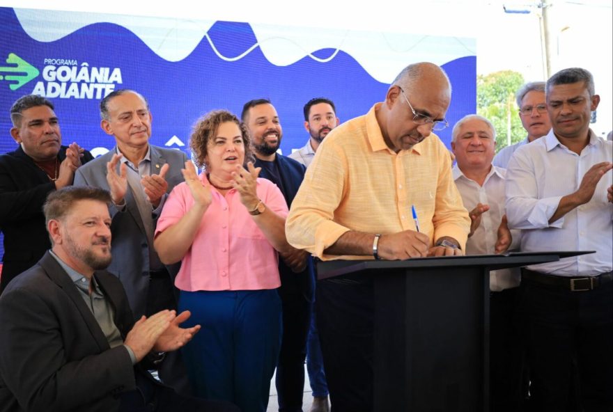 Prefeito Rogério lançou Projeto 500 km na última quinta-feira ,31: Av. Independência será a primeira via a ter asfalto reconstruído, num trabalho que começa na segunda-feira, 4 
(Foto: Secom)