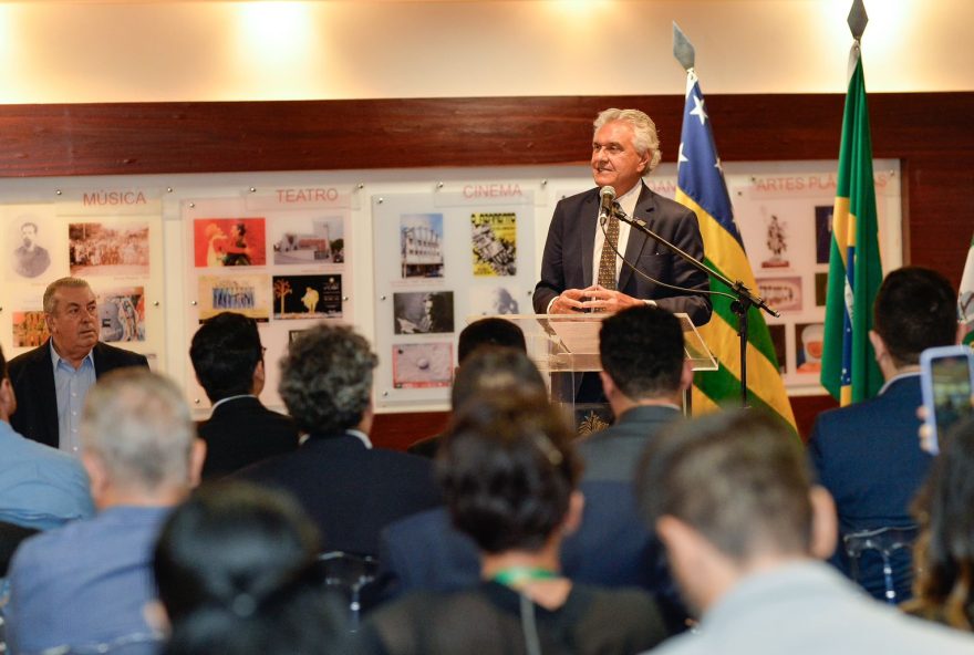 Governador Ronaldo Caiado e representantes do setor produtivo assinam pacto para redução do desmatamento ilegal em Goiás: meta é zerar degradação florestal até 2030 
(Foto: Reprodução/ Lucas Diener)