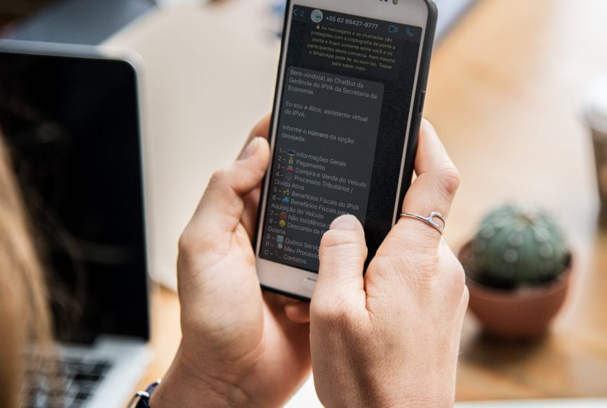 Assistente virtual tira dúvidas sobre IPVA na tela do smartphone
(Foto: Reprodução/
Secretaria da Economia)